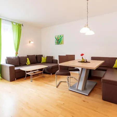 Avenzio Appartement *